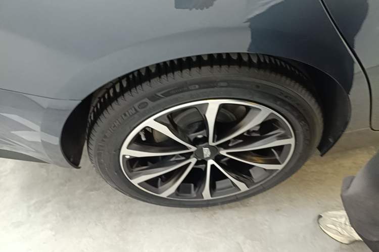 Used Cadillac CT5 2022 28T Prestige Edition Right Rear Wheel Hub