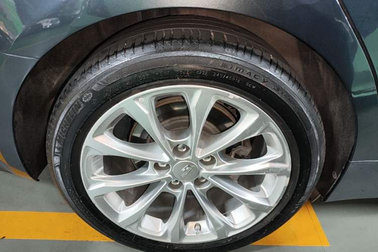 Used Cadillac CT5 2022 28T Luxury Version (Standard Edition) Right Rear Wheel Hub