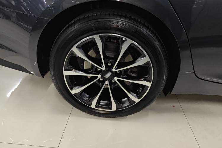 Used Cadillac CT5 2022 28T Prestige Edition Right Rear Wheel Hub