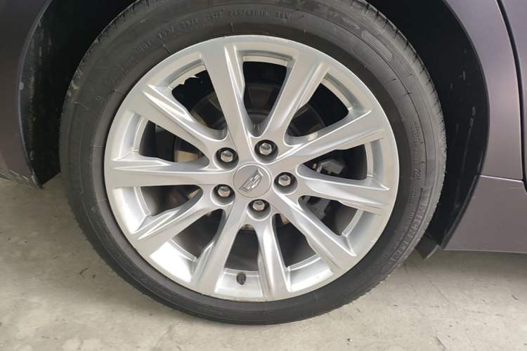 Used Cadillac CT5 2022 28T Fashion Edition Right Rear Wheel Hub