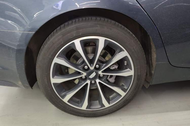 Used Cadillac CT5 2022 28T Prestige Edition Right Rear Wheel Hub