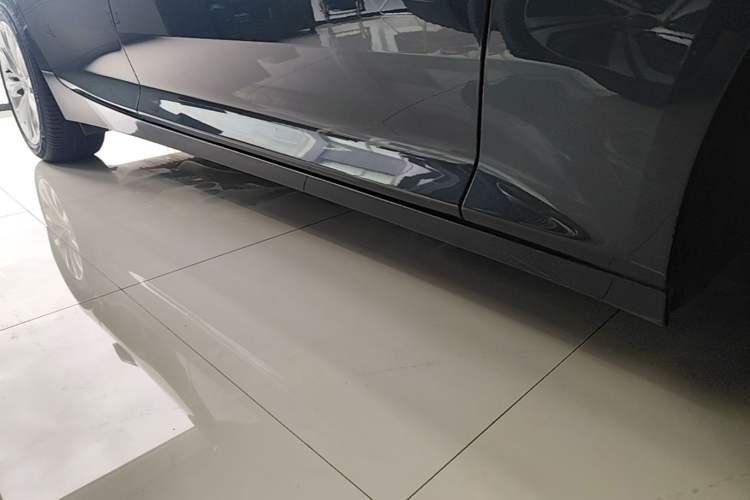 Used Cadillac CT5 2022 28T Luxury Version (Standard Edition) Right Side Sill