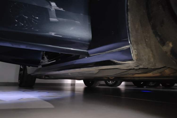 Used Cadillac CT5 2022 28T Platinum Edition Right Side Sill