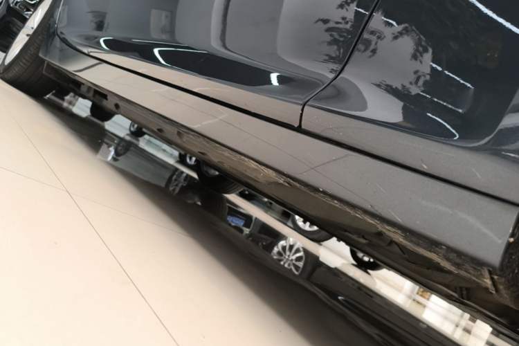 Used Cadillac CT5 2022 28T Luxury Edition Right Side Sill