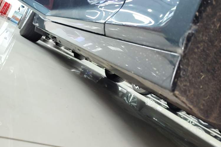 Used Cadillac CT5 2022 28T Luxury Version (Standard Edition) Right Side Sill