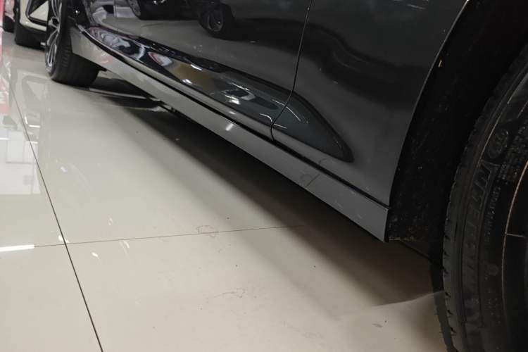 Used Cadillac CT5 2022 28T Prestige Edition Right Side Sill