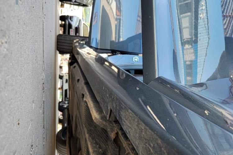 Used Cadillac CT5 2022 28T Prestige Edition Right Side Sill
