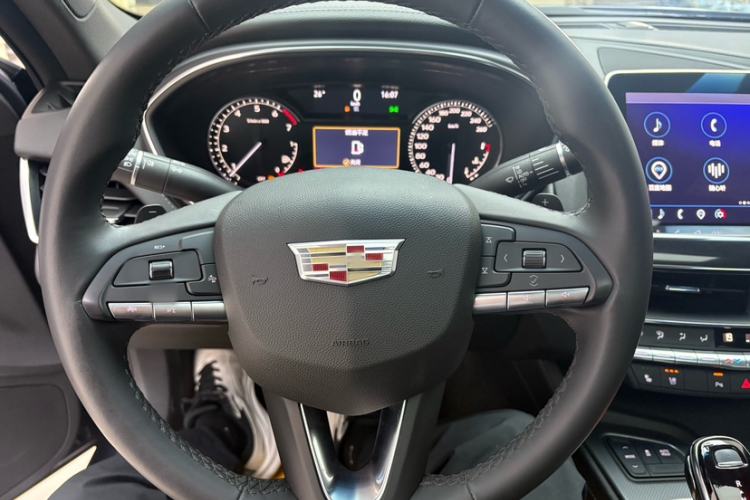 Used Cadillac CT5 2022 28T Luxury Edition Steering Wheel