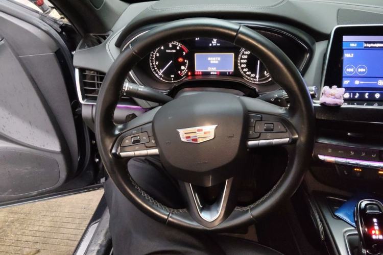 Used Cadillac CT5 2022 28T Luxury Edition Steering Wheel