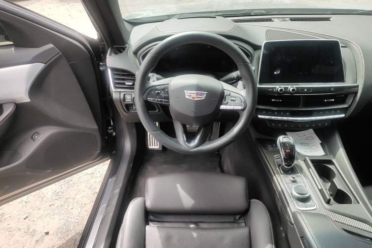 Used Cadillac CT5 2022 28T Platinum Edition Steering Wheel