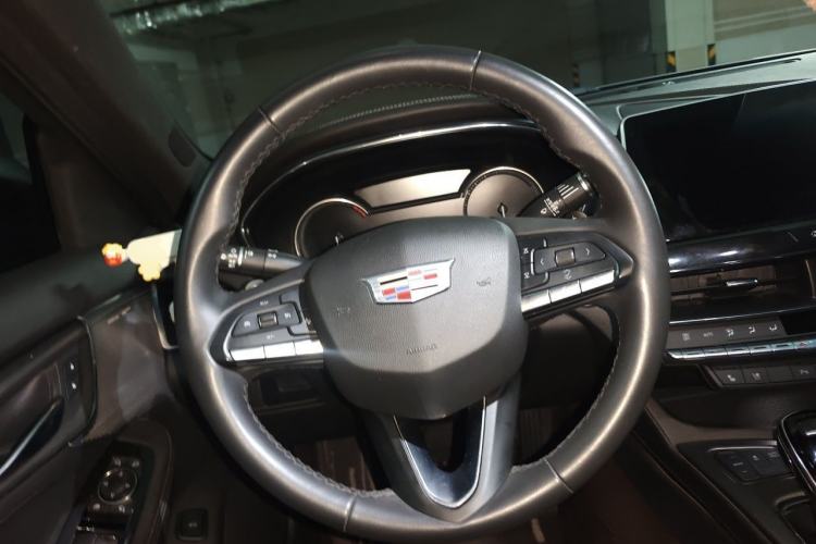 Used Cadillac CT5 2022 28T Luxury Edition Steering Wheel