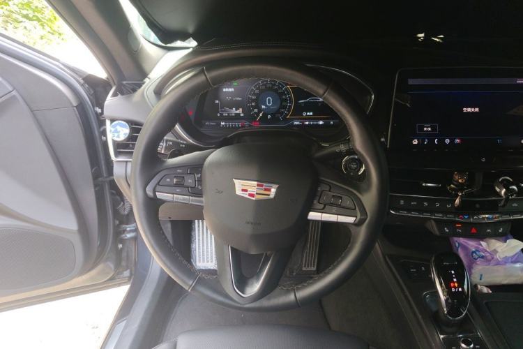 Used Cadillac CT5 2022 28T Platinum Edition Steering Wheel