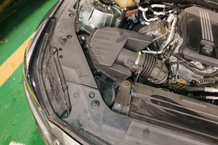 Used Cadillac CT5 2022 28T Luxury Version (Standard Edition) Engine Bay Right