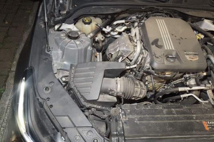 Used Cadillac CT5 2022 28T Luxury Edition Engine Bay Right
