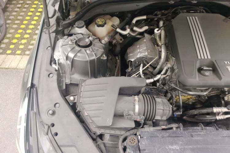 Used Cadillac CT5 2022 28T Luxury Version (Standard Edition) Engine Bay Right