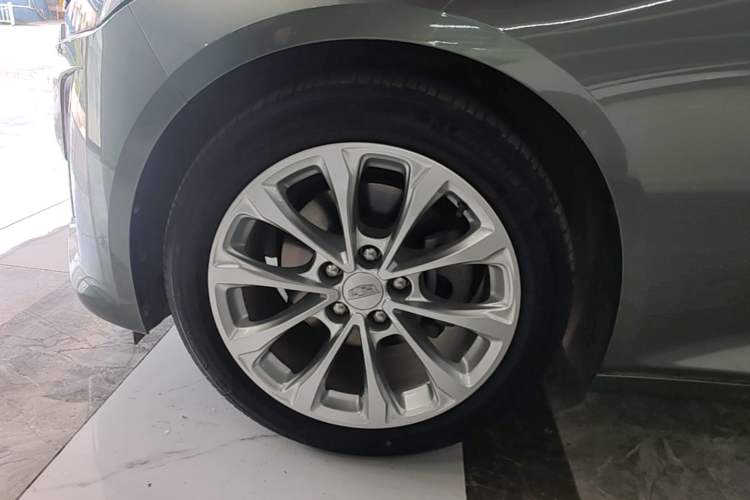 Used Cadillac CT5 2022 28T Luxury Version (Standard Edition) Left Front Wheel Hub