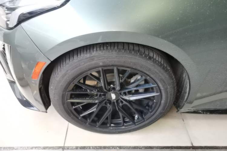 Used Cadillac CT5 2022 28T Luxury Edition Left Front Wheel Hub