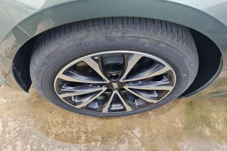 Used Cadillac CT5 2022 28T Prestige Edition Left Front Wheel Hub