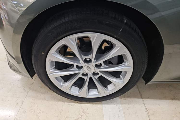 Used Cadillac CT5 2022 28T Luxury Version (Standard Edition) Left Front Wheel Hub