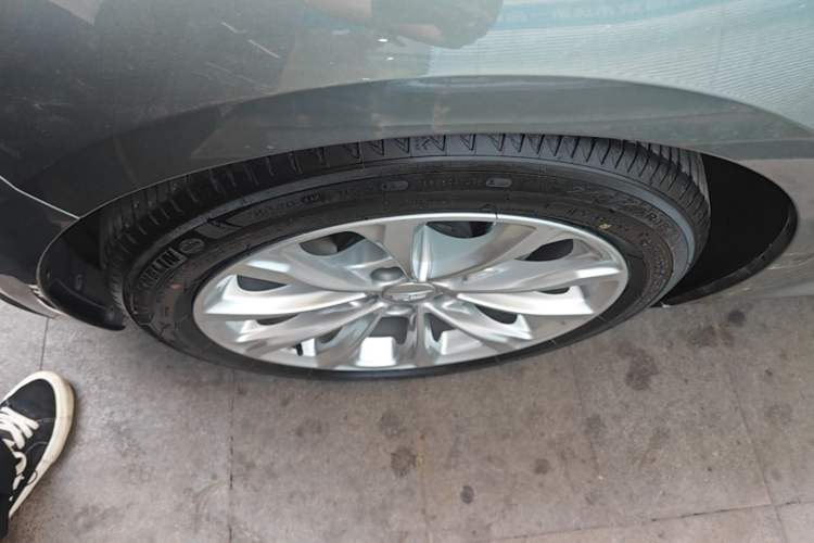Used Cadillac CT5 2022 28T Luxury Version (Standard Edition) Left Front Wheel Hub