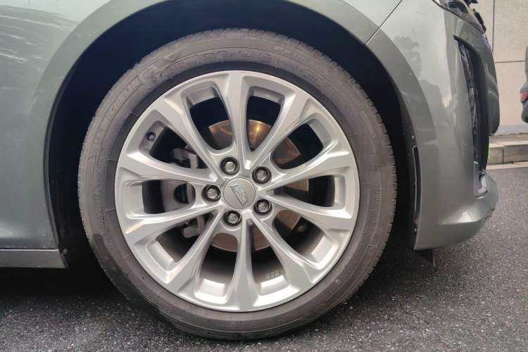 Used Cadillac CT5 2022 28T Luxury Version (Standard Edition) Right Front Wheel Hub