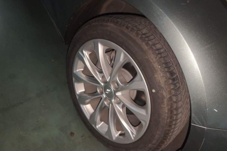 Used Cadillac CT5 2022 28T Luxury Version (Standard Edition) Right Front Wheel Hub