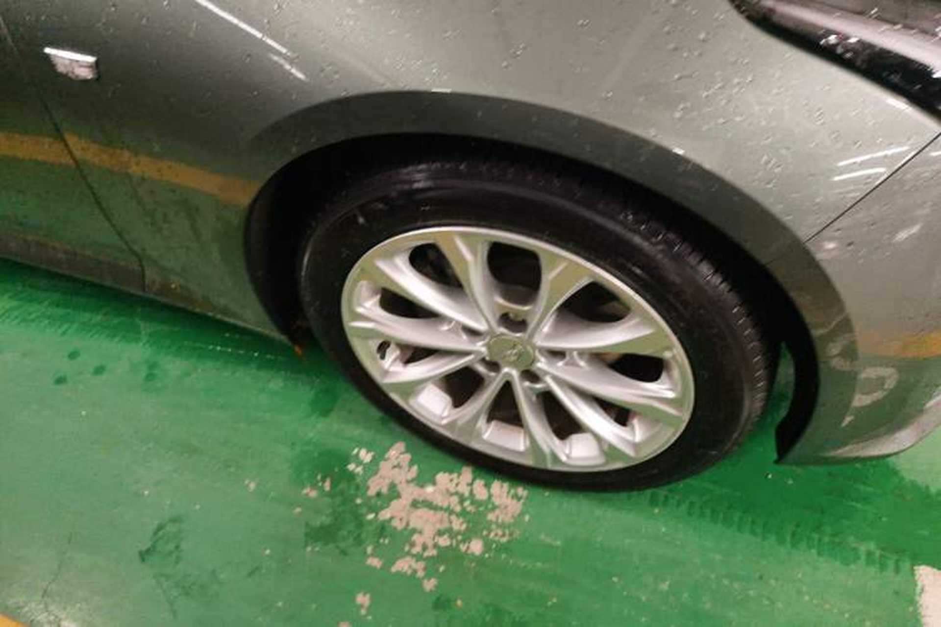Used Cadillac CT5 2022 28T Luxury Version (Standard Edition) Right Front Wheel Hub
