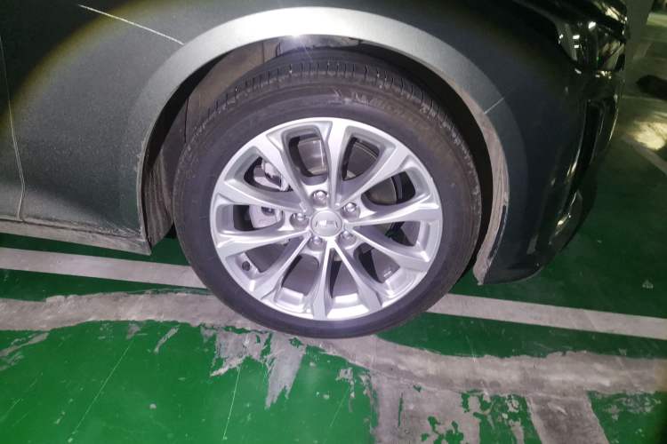 Used Cadillac CT5 2022 28T Luxury Version (Standard Edition) Right Front Wheel Hub