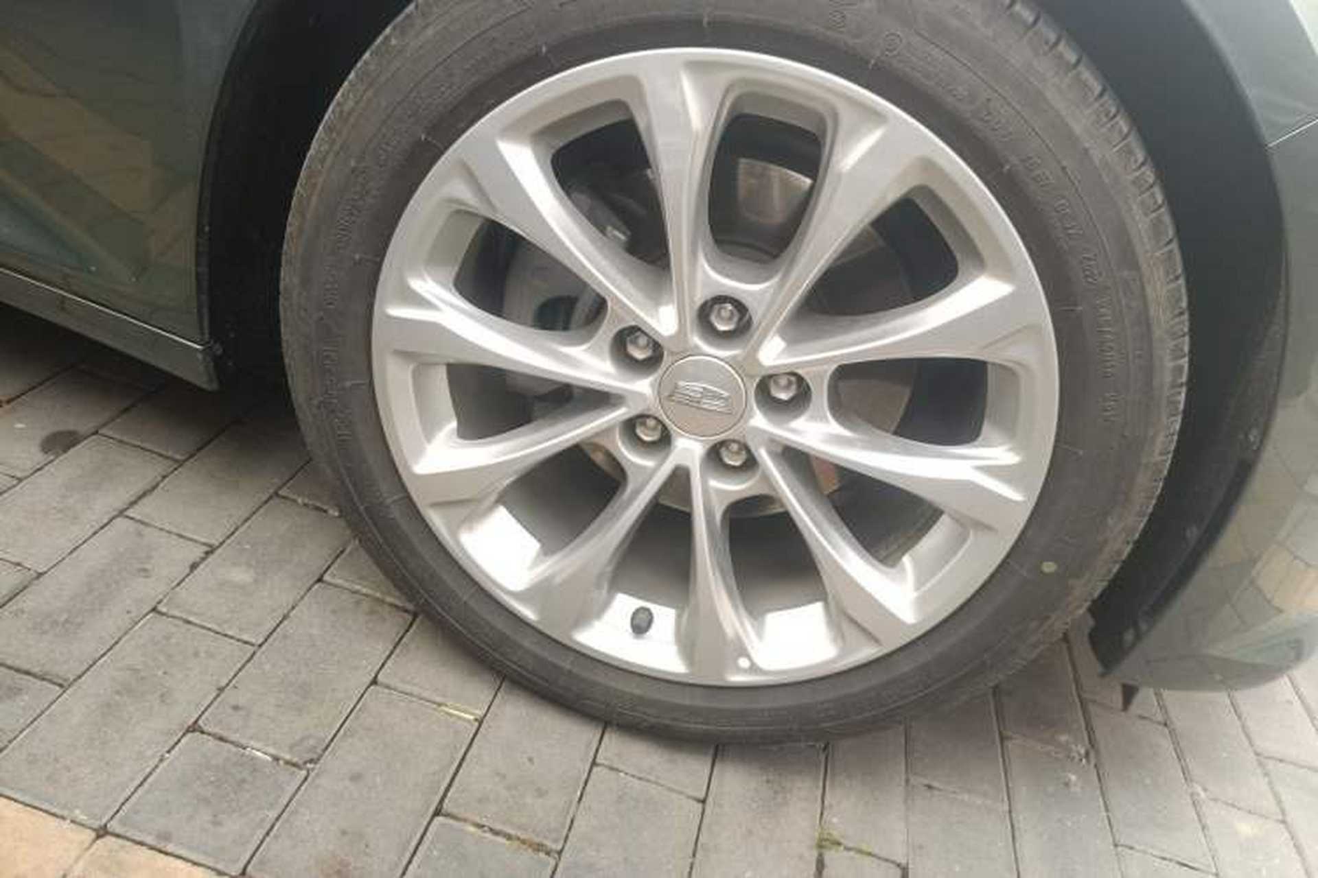 Used Cadillac CT5 2022 28T Luxury Version (Standard Edition) Right Front Wheel Hub