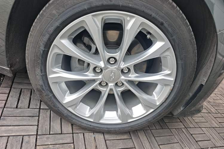 Used Cadillac CT5 2022 28T Luxury Version (Standard Edition) Right Front Wheel Hub