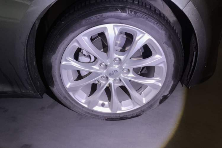 Used Cadillac CT5 2022 28T Luxury Version (Standard Edition) Right Front Wheel Hub