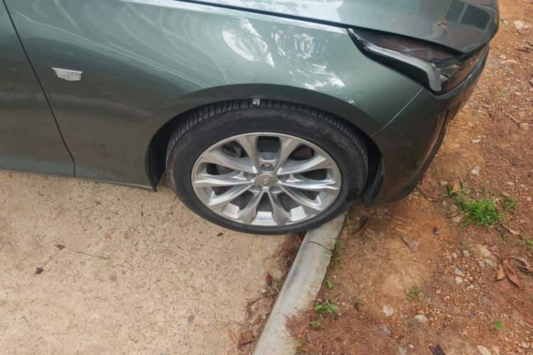 Used Cadillac CT5 2022 28T Luxury Version (Standard Edition) Right Front Wheel Hub