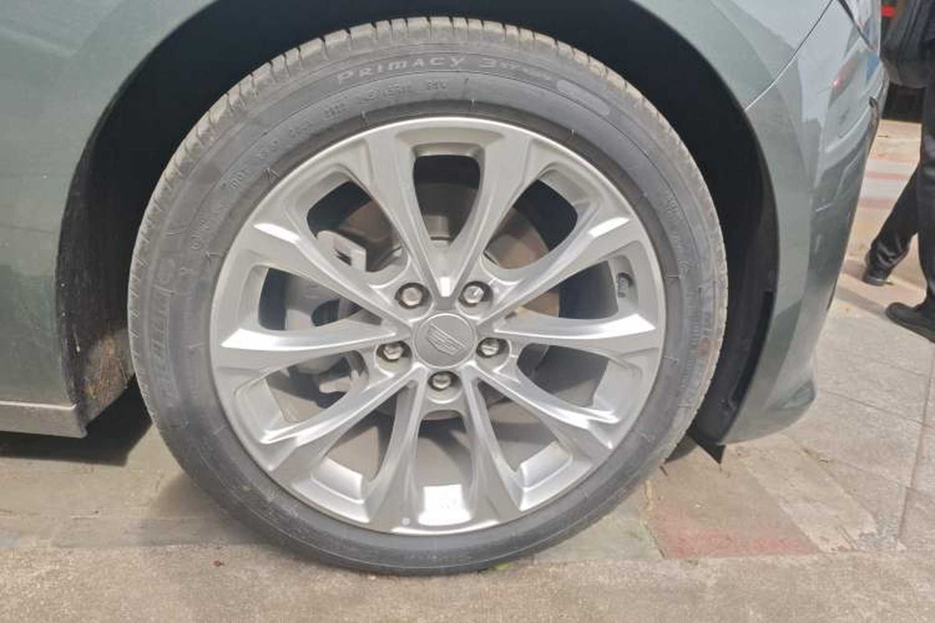 Used Cadillac CT5 2022 28T Luxury Version (Standard Edition) Right Front Wheel Hub