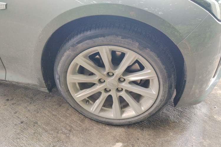 Used Cadillac CT5 2022 28T Fashion Edition Right Front Wheel Hub