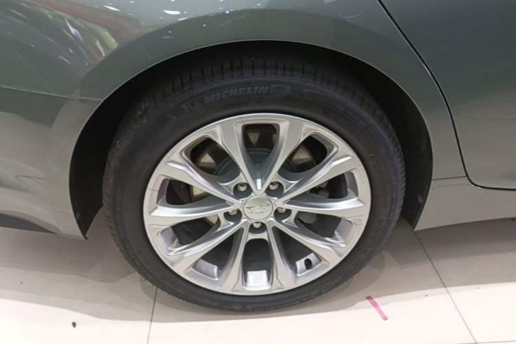 Used Cadillac CT5 2022 28T Luxury Edition Right Rear Wheel Hub