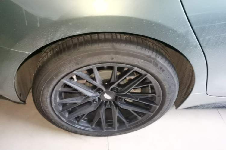 Used Cadillac CT5 2022 28T Luxury Edition Right Rear Wheel Hub