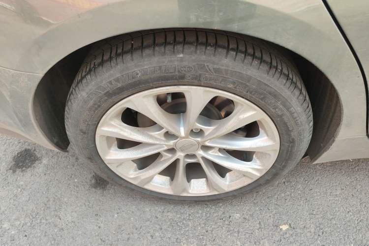 Used Cadillac CT5 2022 28T Luxury Version (Standard Edition) Right Rear Wheel Hub