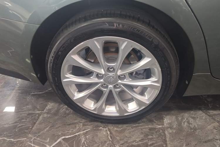 Used Cadillac CT5 2022 28T Luxury Edition Right Rear Wheel Hub