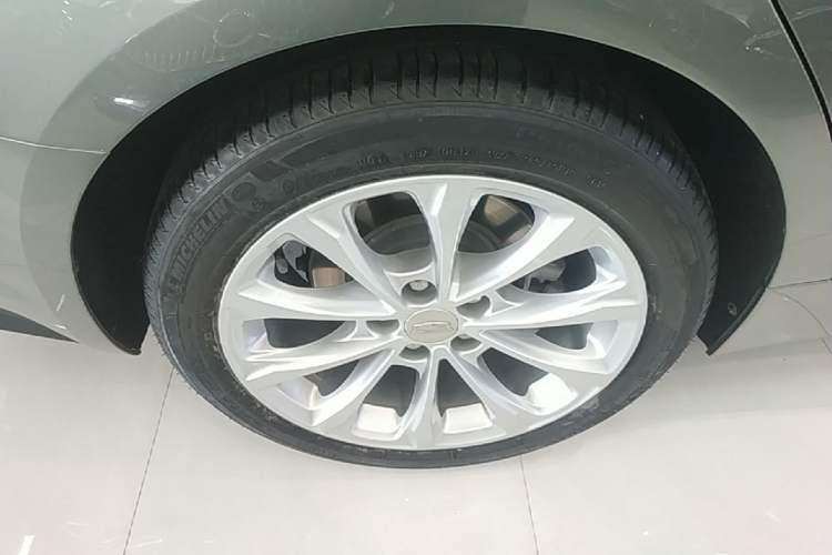 Used Cadillac CT5 2022 28T Luxury Version (Standard Edition) Right Rear Wheel Hub