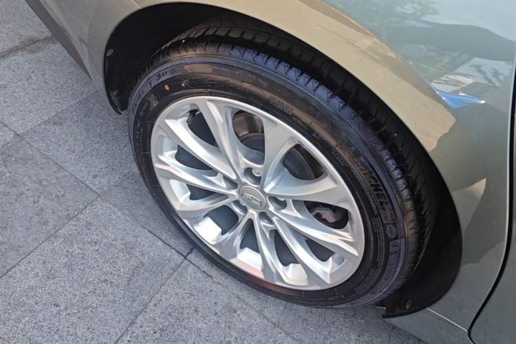 Used Cadillac CT5 2022 28T Luxury Version (Standard Edition) Right Rear Wheel Hub