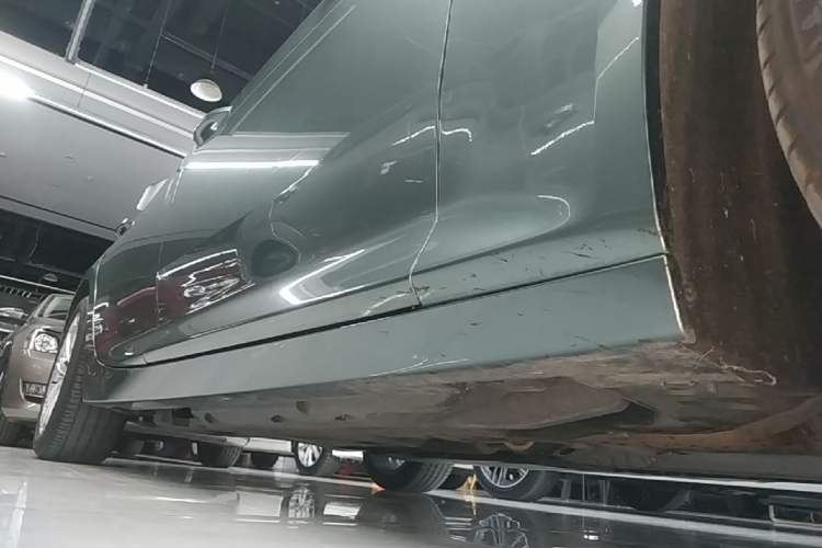Used Cadillac CT5 2022 28T Luxury Version (Standard Edition) Right Side Sill
