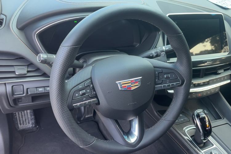 Used Cadillac CT5 2022 28T Platinum Edition Steering Wheel