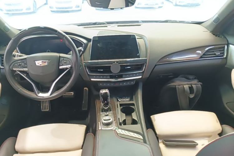 Used Cadillac CT5 2022 28T Platinum Edition Center Console