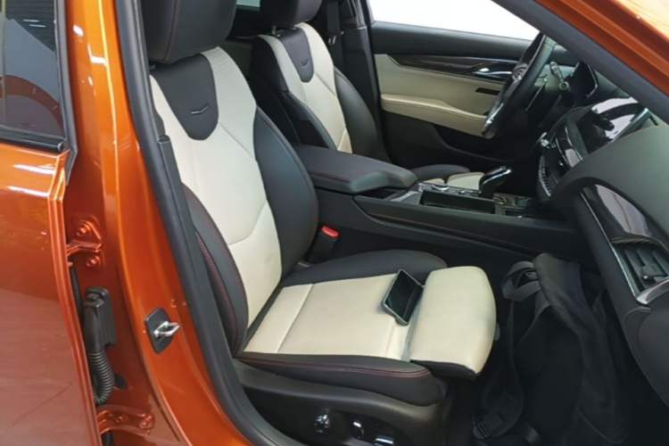 Used Cadillac CT5 2022 28T Platinum Edition Right Front Seat