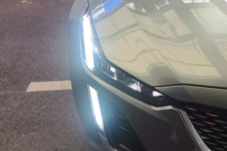 Used Cadillac CT5 2022 28T Luxury Edition Right Front Headlight