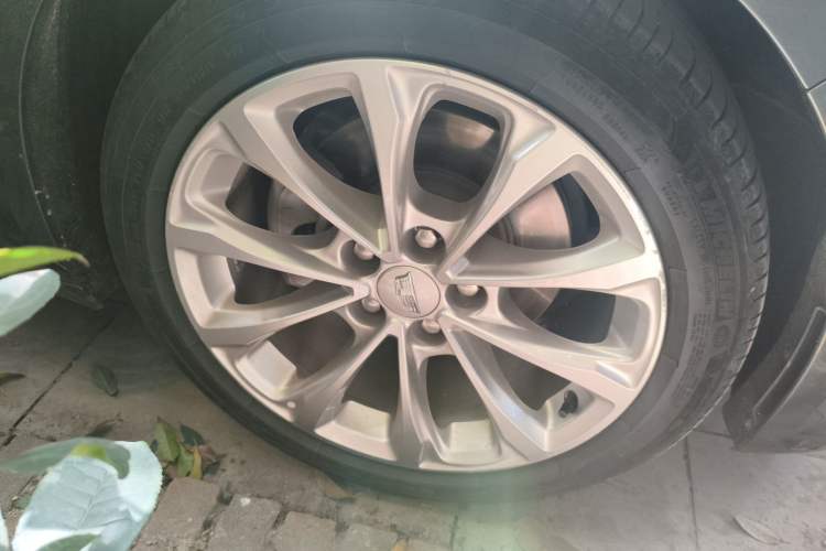 Used Cadillac CT5 2022 28T Luxury Version (Standard Edition) Right Front Wheel Hub