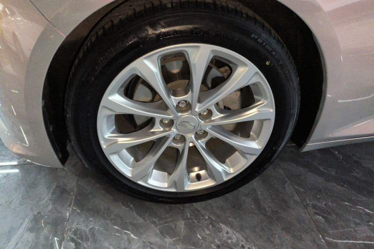 Used Cadillac CT5 2022 28T Luxury Version (Standard Edition) Left Front Wheel Hub