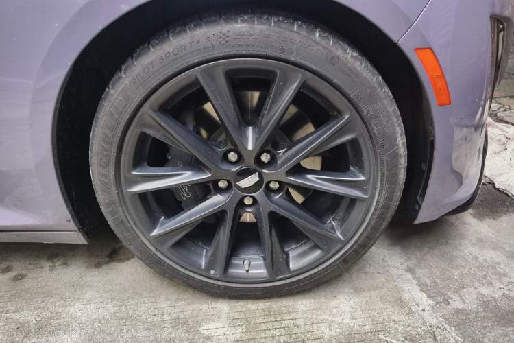 Used Cadillac CT5 2022 28T Prestige Edition Right Front Wheel Hub