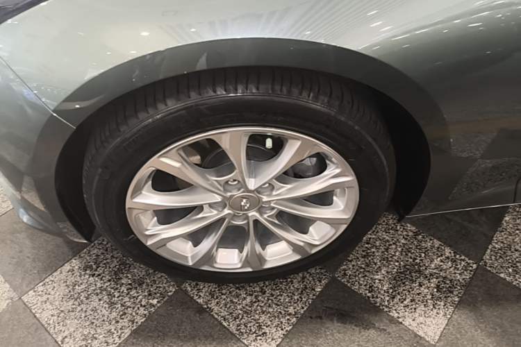 Used Cadillac CT5 2022 28T Luxury Version (Standard Edition) Left Front Wheel Hub