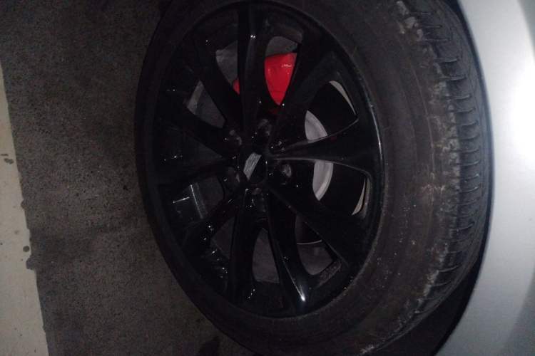 Used Cadillac CT5 2022 28T Luxury Edition Right Front Wheel Hub